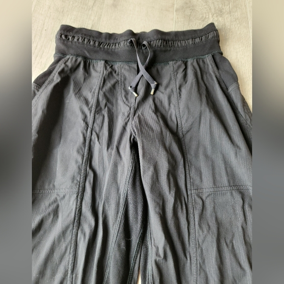 Lululemon dance studio crop size 2 black - Picture 10 of 14